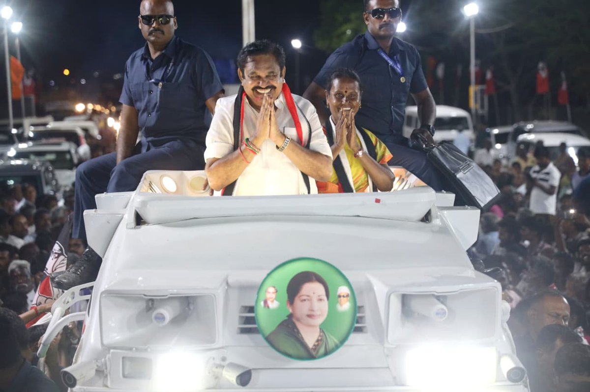 AIADMKOfficial's tweet photo. மாண்புமிகு கழகப் பொதுச் செயலாளர் புரட்சித் தமிழர் திரு. @EPSTamilNadu
அவர்கள்,

தாராபுரம் சட்டமன்ற தொகுதி, பொன்னாபுரம் பகுதியில் கழக வெற்றி வேட்பாளர் திருமதி. K. பானுமதி அவர்களுக்கு “இரட்டை இலை” சின்னத்தில் வாக்கு சேகரித்தார்கள்.

#வெல்லட்டும்_இரட்டைஇலை 🌱
#AIADMK #Dharapuram #ByeElections