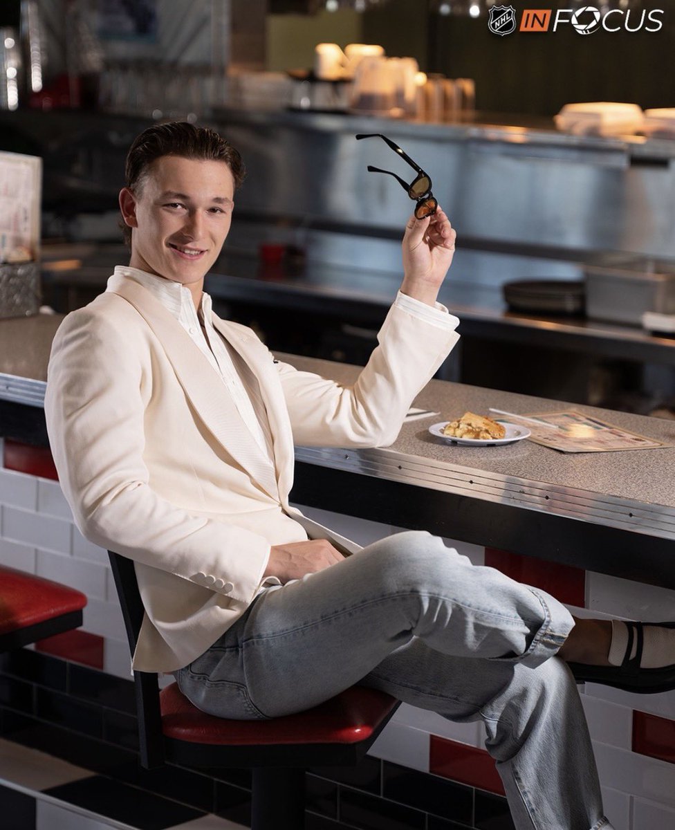 offsicing's tweet photo. schaef is killing me omg he’s like that one cousin who u heard went off to “pursue his modeling dreams” in l.a. but for some reason nobody in the family talks about it and then u see his professional portfolio and these are the photos https://t.co/8rTNiKFR3O