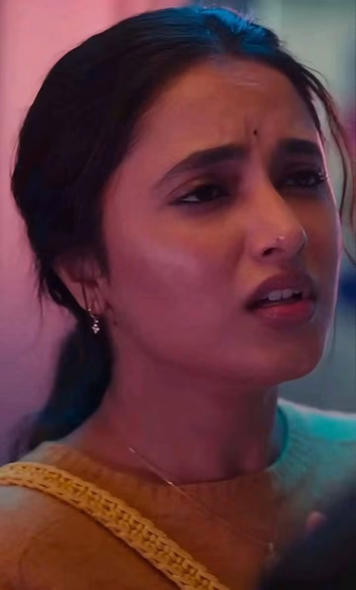 Jeevitha1529480's tweet photo. Me- Macha kanjiya kudicha kunju perusu aagum nu soniye da but enaku kutti aagura mariye irruku apro back perusu aagudhu 

Bud- apdiya enga kami

Me- (showing my 1.5in clitty and curvy ass)

Bud- cute ah irruka bby guninju doggy position la nillu next level polam🍑 https://t.co/bIIR5GS10A