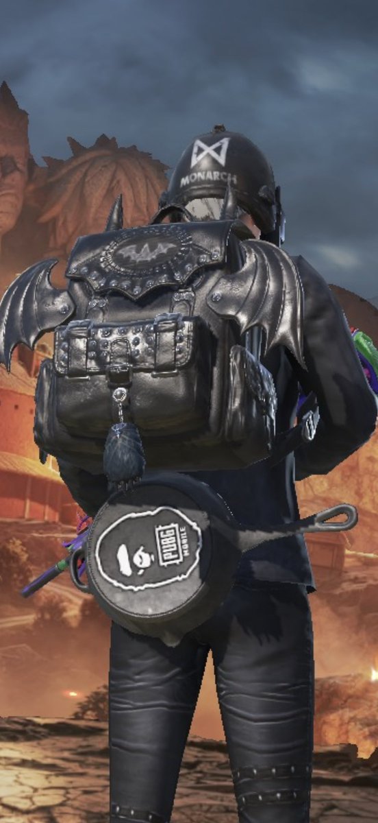 m__a__cx32's tweet photo. PUBGの日本版アカウント買いたい人いませんか？伯爵バッグ、BAPEフライパン、ゴジラヘルメット　帽子など人気のやつもあります。気になる人DM下さい！ https://t.co/XM0sGnU56V