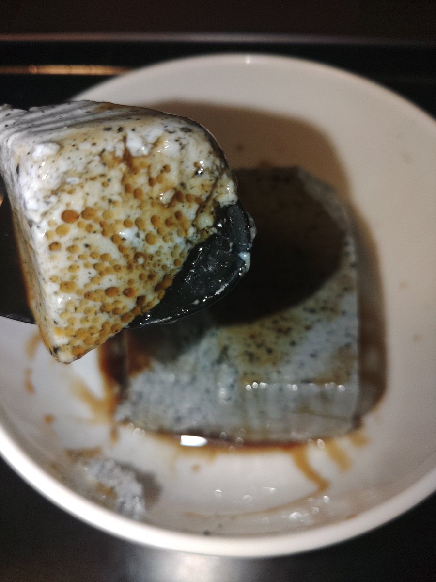 akasiogoat's tweet photo. 黒ゴマ豆腐の黒蜜かけ～めぇ https://t.co/ENypxTlxLl