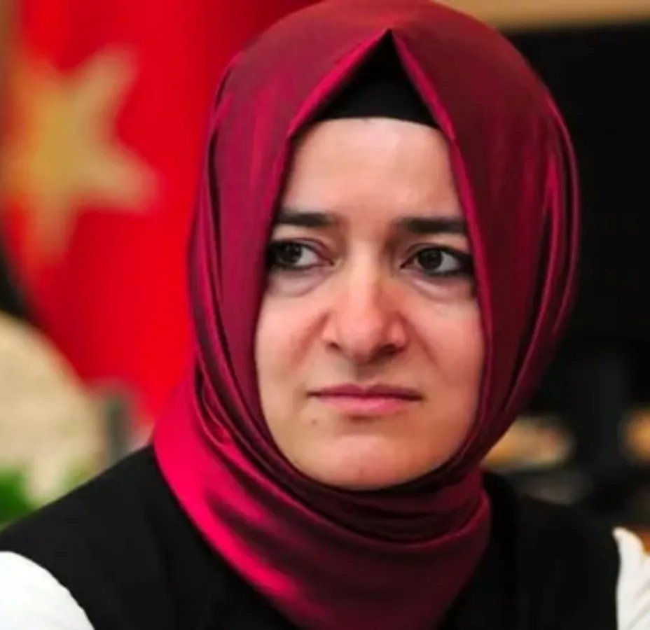 ZeytinciAbi's tweet photo. Baş örtüsü kimseden çekmedi sizden çektigini 

Yazık çok yazık https://t.co/4umlNYlnjM