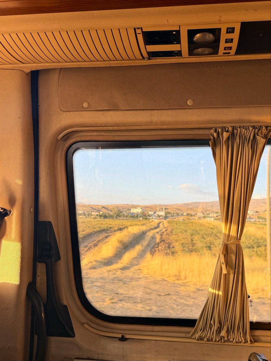 moderntimewitch's tweet photo. Yollar ve bulutlar https://t.co/lulrp4qd9a