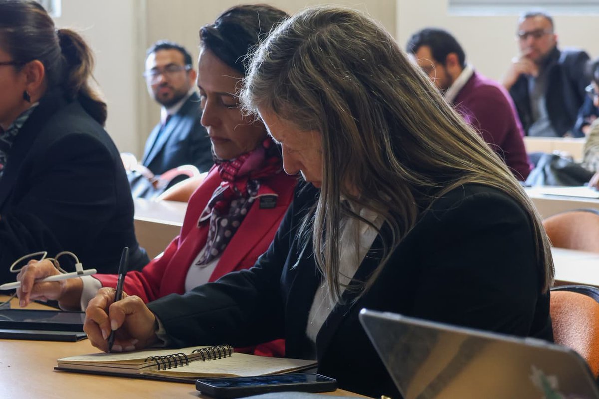SomosRegionMBC's tweet photo. #AEstaHora socializamos ante delegados de alcaldías y diputada de Cundinamarca, Nancy Patricia Gutiérrez, los avances del #PLANEO, instrumento de planeación que piensa el territorio más allá de las fronteras, articula los Hechos Metropolitanos y construye una visión compartida. https://t.co/bbRe7gtWtD