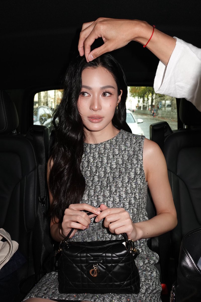 linglingsirilak's tweet photo. Day 1 🐌

#LingOrmDiorSummer27
#LinglingKwong #LingOrm 
#Dior #DiorSummer27 #PFW https://t.co/DUb8onUtDl