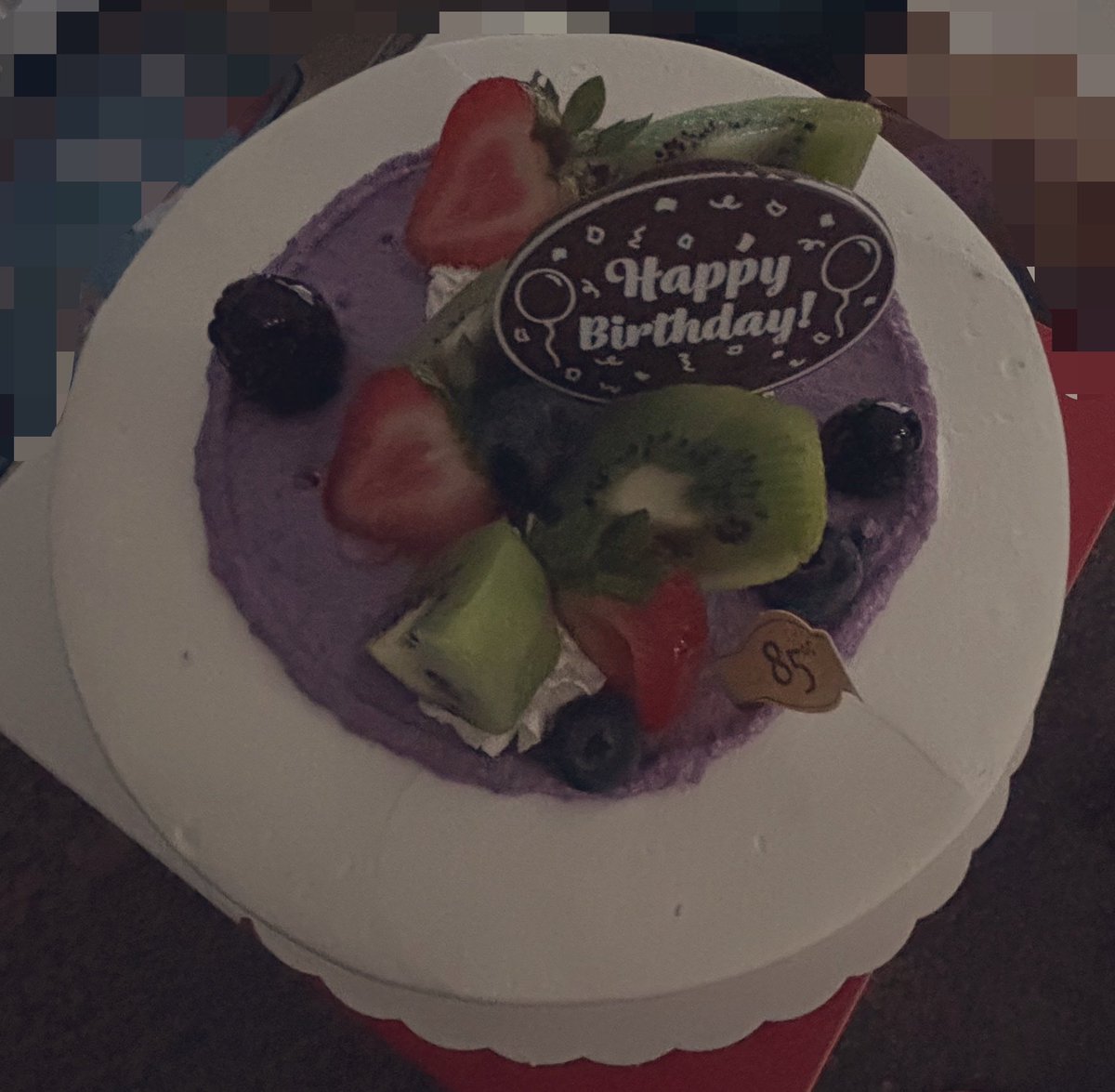 StarlightDaryl's tweet photo. I was lowkey shy to post this but she talked about it on stream already so w/e
Thank you for the surprise birthday cake Numi and friends ;-; 💜 https://t.co/t831ZtkaWq