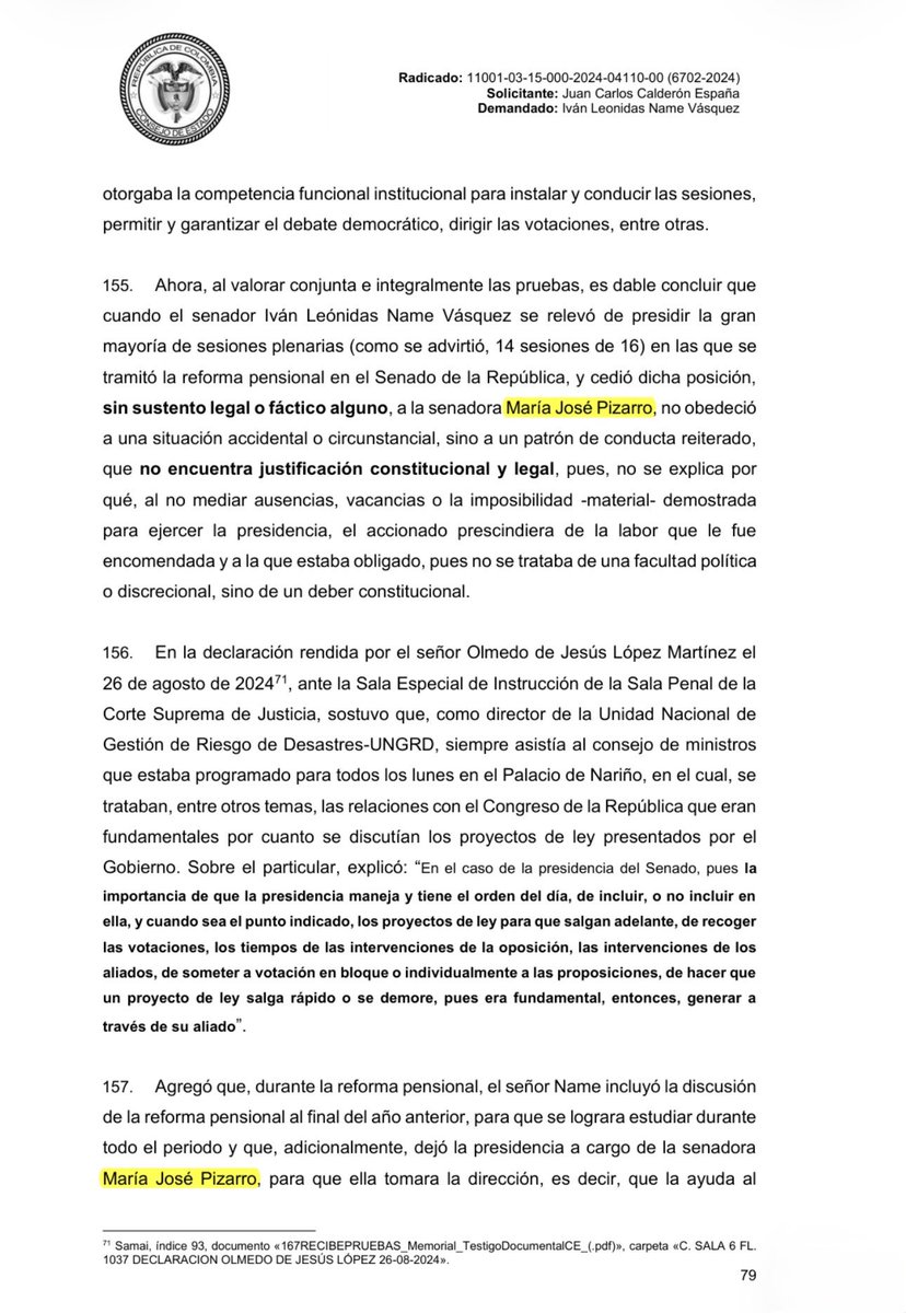 SofyCasas_'s tweet photo. La señora María José Pizarro @PizarroMariaJo asegura que no tiene “nada que ver” con las actuaciones de Iván Name. Pero el fallo del Consejo de Estado cuenta una historia completamente distinta. Pizarro aparece mencionada 85 veces en las 129 páginas de la decisión que decretó, en primera instancia, la pérdida de investidura del exsenador.

La sentencia documenta que Name dejó la conducción del Senado en 14 de las 16 sesiones examinadas durante el trámite de la reforma pensional y que Pizarro, entonces primera vicepresidenta, presidió varias de esas plenarias. También recoge el testimonio de Olmedo López, según el cual Name dejó la Presidencia en manos de Pizarro para facilitar el manejo de las sesiones. 

En la página 122, el Consejo de Estado señala que la gestión por la cual Name recibió dinero consistió en “manipular las sesiones”, de manera que fueran presididas por María José Pizarro cuando esa función correspondía a Name. Y en la página 127, la providencia concluye que Name se apartó de sus funciones y terminó “cediendo dicho poder a la senadora María José Pizarro”.

Con esos antecedentes, decir que no tiene “nada que ver” resulta insuficiente. La señora Pizarro tiene mucho que explicar.

Adjunto las páginas 122 y 127 del fallo del Consejo de Estado. Lean y saquen sus conclusiones. 👇