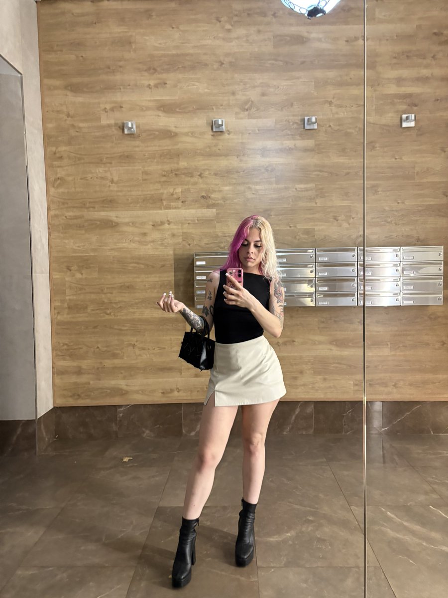PinnkkGoddess's tweet photo. Cuantas pisadas de estas botas te crees que aguantarías??😈👠

Pies Diosa Poder FeetFindom Ballbusting Controlfinanciero Felpudo https://t.co/5HBI7KfD1I