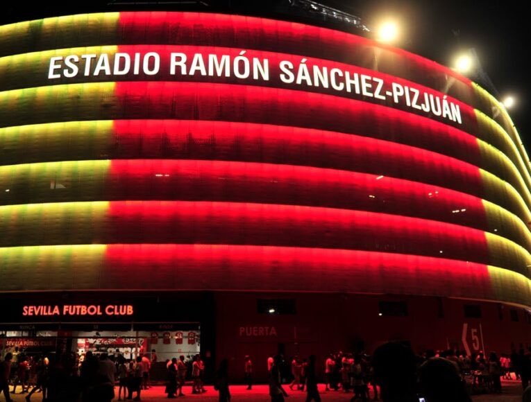 GonzaloTortosa's tweet photo. 🏟️🇪🇸 El himno de España que sonará mañana en el Sánchez-Pizjuán será interpretado por la Banda Centuria Romana Macarena. 🎶⛪️

⭐️ La selección española lucirá por primera vez en España su segunda estrella en el estadio del Sevilla FC.

@elchiringuitotv https://t.co/4pfGdXPm8J