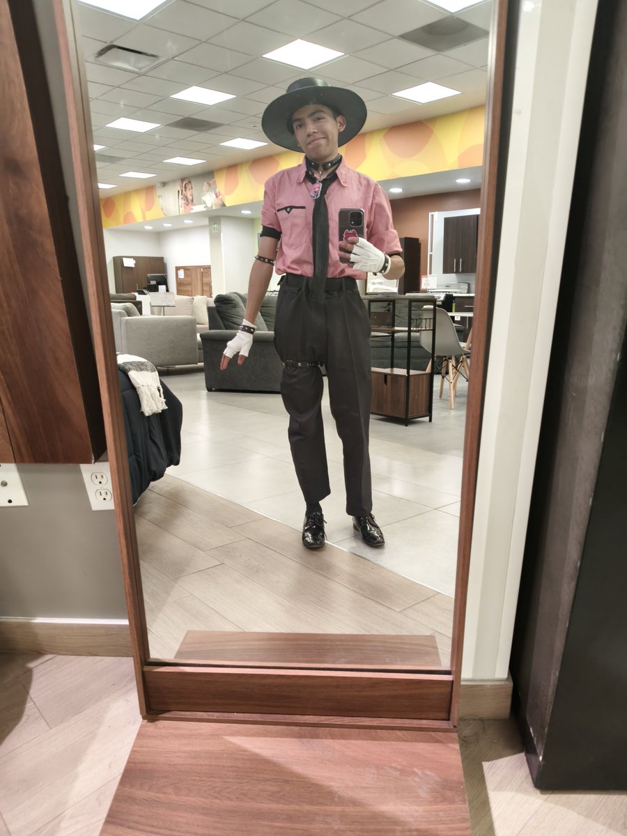 frankotsu_desa2's tweet photo. Ya tengo el 95% de mí traje/disfraz del condenado, igualmente trato de agregar otros detalles, seguiré mandando avances o cambios futuros https://t.co/J58HyvQe6m