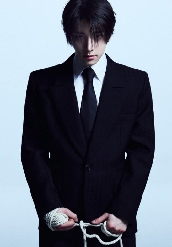 heejakeluvrism's tweet photo. it’s so fun imagining jk tying hs up from these du concept photos like #yum 💭💭 https://t.co/te2tdcVviG