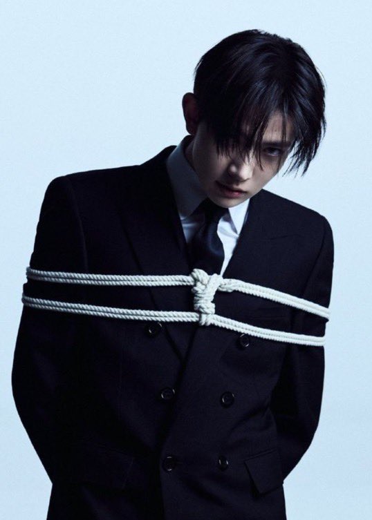 heejakeluvrism's tweet photo. it’s so fun imagining jk tying hs up from these du concept photos like #yum 💭💭 https://t.co/te2tdcVviG