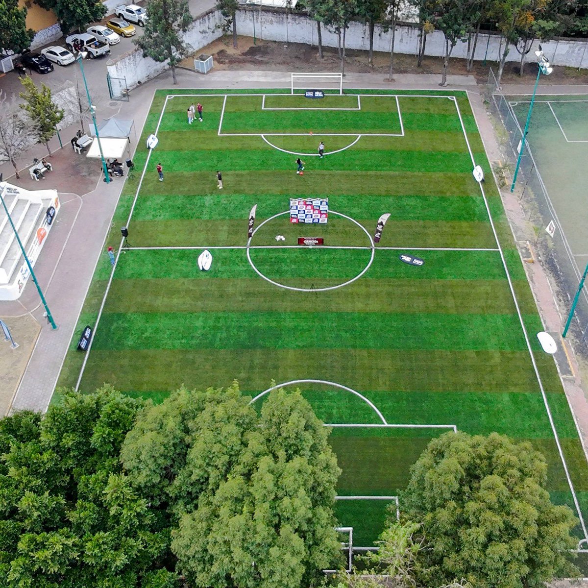 pepechedrauimx's tweet photo. Gracias al esfuerzo de la comunidad, @DeportePue y Fundación #LoveFútbol, hoy inauguramos la cancha Xonaca II. ⚽️

Un espacio totalmente renovado que beneficiará a más de 55 mil vecinas y vecinos de Xonaca, recuperando un lugar para que las familias puedan disfrutar juntas. 🙌🏼 https://t.co/DYjzRRqKb8