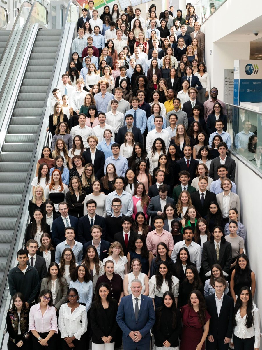 OECD's tweet photo. Over 700 interns join the #OECD each year.

OECD SG @MathiasCormann welcomed last week the newest cohort, whose members will work on issues from education and AI to trade and energy, or support corporate functions.

Find out more and apply: https://t.co/vPVjToduzR

#OECDcareers https://t.co/A9l59dAAbT