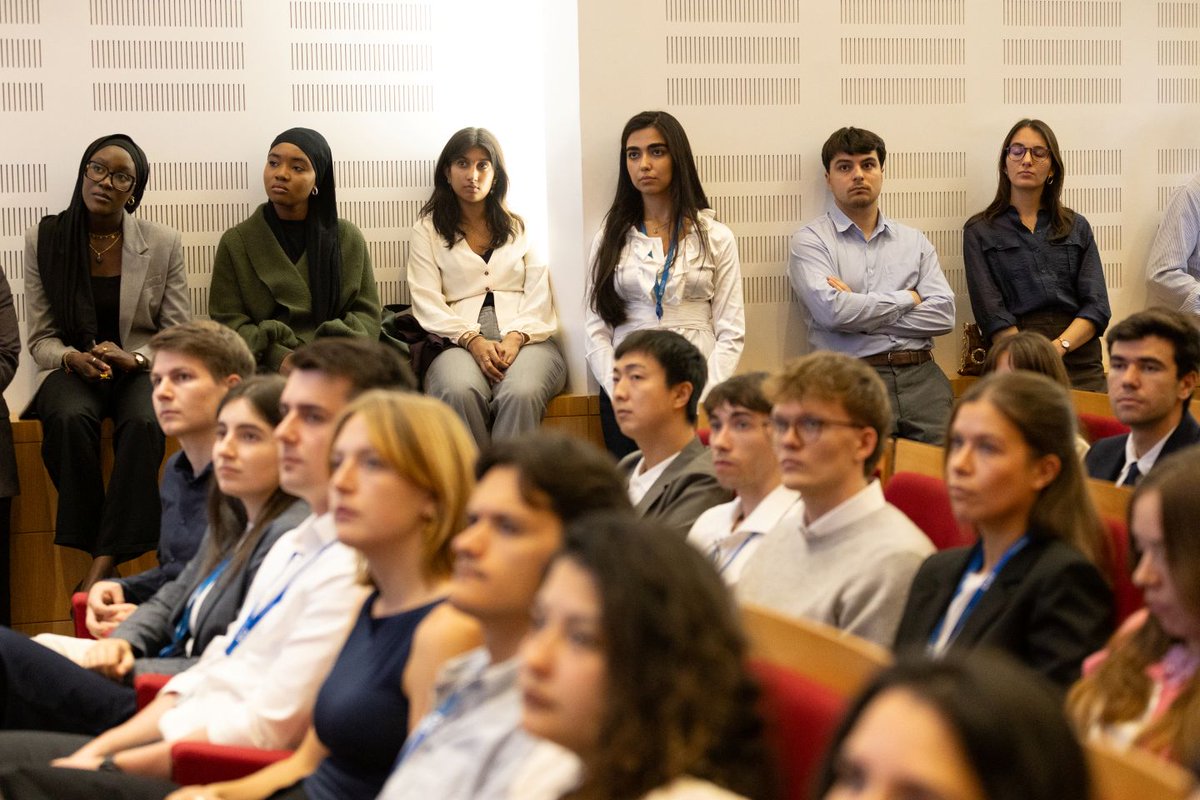 OECD's tweet photo. Over 700 interns join the #OECD each year.

OECD SG @MathiasCormann welcomed last week the newest cohort, whose members will work on issues from education and AI to trade and energy, or support corporate functions.

Find out more and apply: https://t.co/vPVjToduzR

#OECDcareers https://t.co/A9l59dAAbT