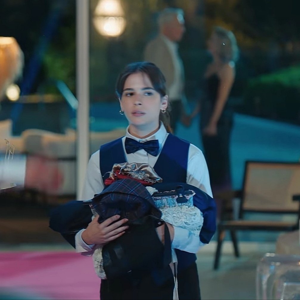 NouriRozhan's tweet photo. daha 16 yaşında küçücük bir kız, tabii ki etkileniyor… https://t.co/GP1HtvILRg