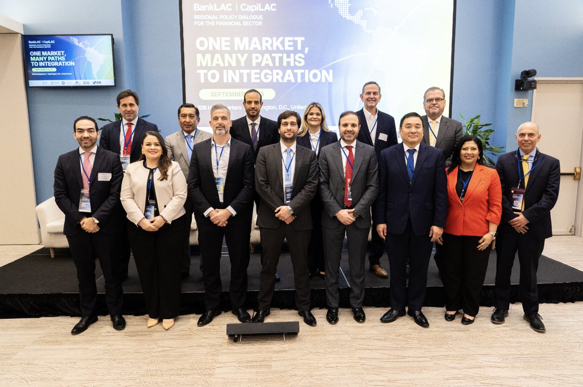 LatinexBolsa's tweet photo. Latinex participó en BankLAC | CapiLAC 2026 🌎

#Latinex estuvo presente en BankLAC | CapiLAC – Diálogo Regional de Políticas para el Sector Financiero, organizado por el @el_BID  (BID) en Washington D.C., un espacio que reunió a representantes y líderes del sector financiero para abordar temas relevantes para el desarrollo de los mercados de la región.

Durante el encuentro, Lerzy Batista, VP Senior Comercial de Latinex, participó como moderadora del panel “Normas NIIF S1 y S2: construyendo mercados de capitales más transparentes, resilientes y preparados para el futuro”, propiciando un diálogo en torno a los avances y desafíos asociados a la sostenibilidad y la transparencia en los mercados de capitales.

Asimismo, Olga Cantillo, Presidenta Ejecutiva de Latinex, participó en el Closing Remarks – CapiLAC Virtual, como parte de la agenda del encuentro.

La delegación de Latinex contó también con la participación de Anyelis Marrero, VP Senior de Cumplimiento, Legal y Gobierno Corporativo.

Nuestra presencia en este importante encuentro regional continúa fortaleciendo los espacios de diálogo, colaboración e intercambio de experiencias, contribuyendo al desarrollo y a una mayor integración de los mercados de capitales de América Latina y el Caribe.