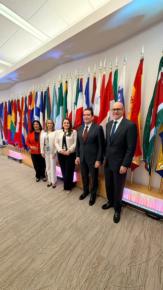 LatinexBolsa's tweet photo. Latinex participó en BankLAC | CapiLAC 2026 🌎

#Latinex estuvo presente en BankLAC | CapiLAC – Diálogo Regional de Políticas para el Sector Financiero, organizado por el @el_BID  (BID) en Washington D.C., un espacio que reunió a representantes y líderes del sector financiero para abordar temas relevantes para el desarrollo de los mercados de la región.

Durante el encuentro, Lerzy Batista, VP Senior Comercial de Latinex, participó como moderadora del panel “Normas NIIF S1 y S2: construyendo mercados de capitales más transparentes, resilientes y preparados para el futuro”, propiciando un diálogo en torno a los avances y desafíos asociados a la sostenibilidad y la transparencia en los mercados de capitales.

Asimismo, Olga Cantillo, Presidenta Ejecutiva de Latinex, participó en el Closing Remarks – CapiLAC Virtual, como parte de la agenda del encuentro.

La delegación de Latinex contó también con la participación de Anyelis Marrero, VP Senior de Cumplimiento, Legal y Gobierno Corporativo.

Nuestra presencia en este importante encuentro regional continúa fortaleciendo los espacios de diálogo, colaboración e intercambio de experiencias, contribuyendo al desarrollo y a una mayor integración de los mercados de capitales de América Latina y el Caribe.