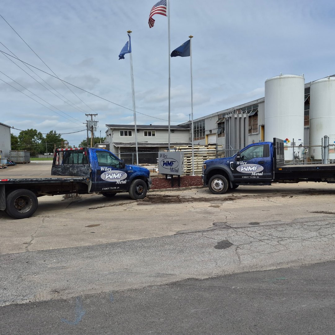 WileyMetal's tweet photo. Fresh wrap, fresh week! 😉 Each product we make carries a family name with it, so it feels about right to have the name on the flatbed too. Give us a wave if you see it. 👋

#WileyMetal #MadeInIndiana https://t.co/hpIscPBRho