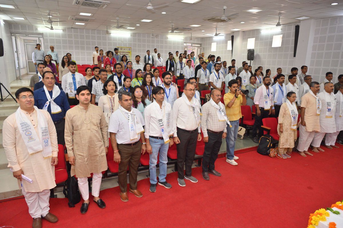 vbussrajasthan's tweet photo. Jai Narayan Vyas University
जोधपुर केंद्र के अभिमुखीकरण सत्र में प्रो. शैलेश नारायणभाई जाला ने राष्ट्रीय शिक्षा नीति के संदर्भ में अनुभवात्मक शिक्षण के महत्व पर प्रकाश डाला तथा श्री के. एन. रघुनन्दन ने शिक्षा में मूल्य-आधारित भारतीय ज्ञान परंपरा को समाहित करने  पर विचार रखे। https://t.co/zQWPkX36Af