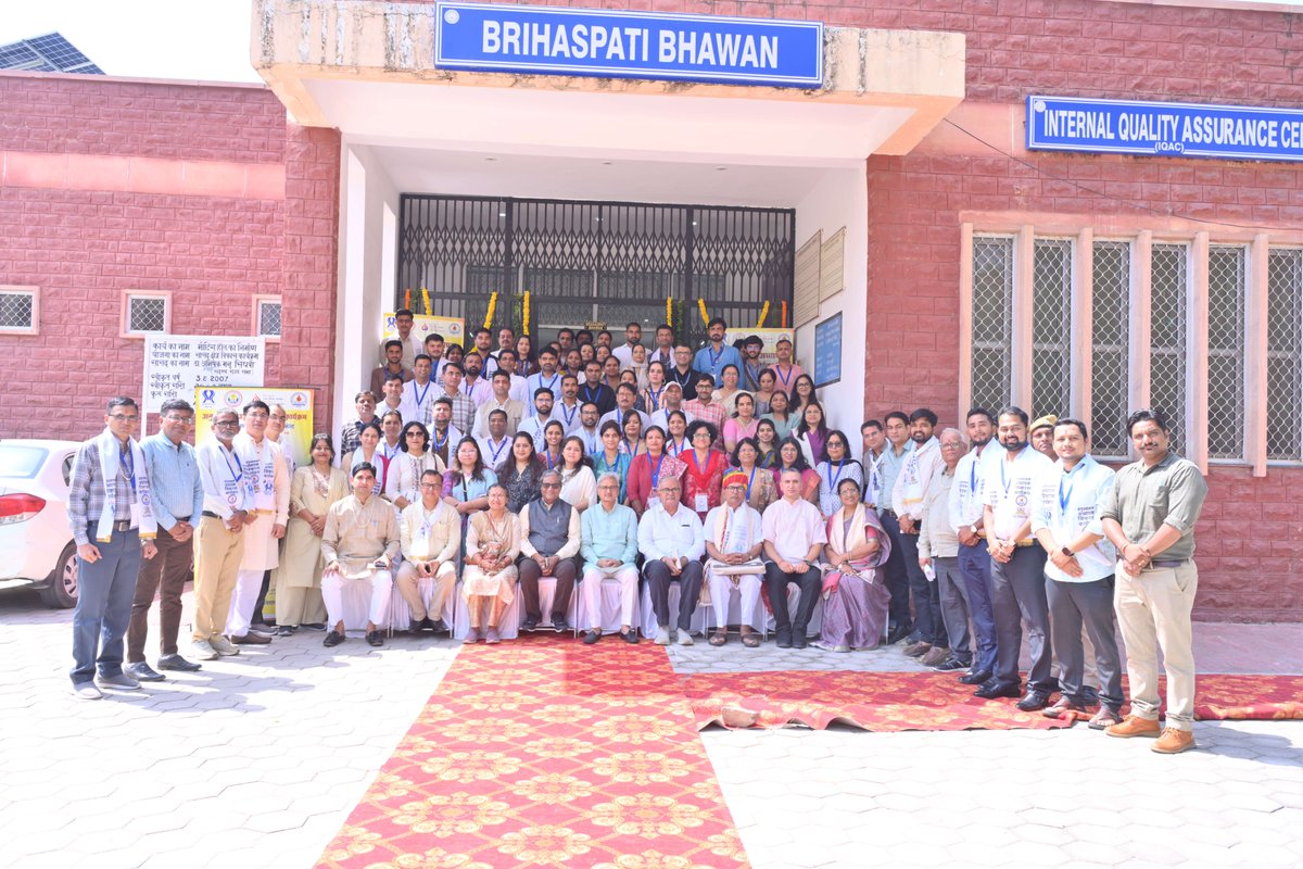 vbussrajasthan's tweet photo. Jai Narayan Vyas University
जोधपुर केंद्र के अभिमुखीकरण सत्र में प्रो. शैलेश नारायणभाई जाला ने राष्ट्रीय शिक्षा नीति के संदर्भ में अनुभवात्मक शिक्षण के महत्व पर प्रकाश डाला तथा श्री के. एन. रघुनन्दन ने शिक्षा में मूल्य-आधारित भारतीय ज्ञान परंपरा को समाहित करने  पर विचार रखे। https://t.co/zQWPkX36Af