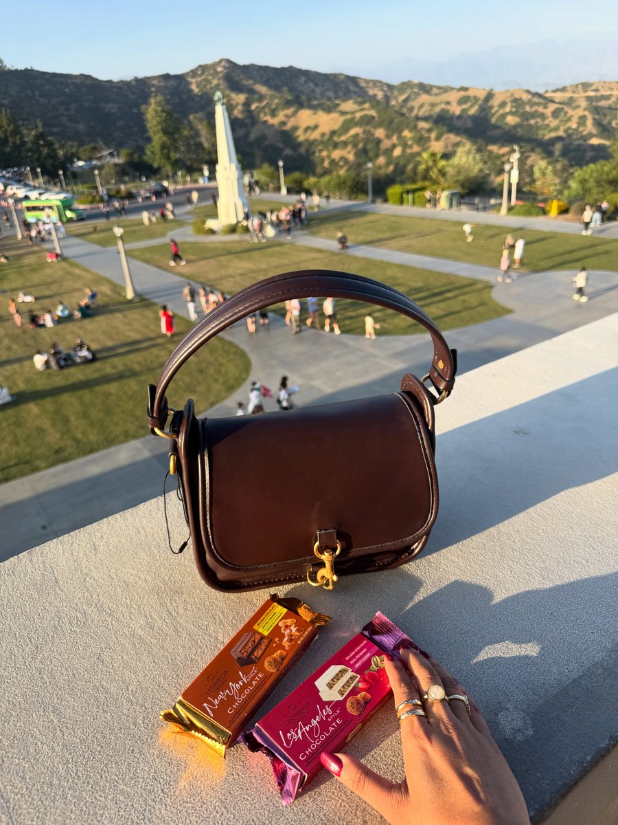 EliaBeshorgx's tweet photo. Summer of love

Hollywood Sign, Los Angeles—the city of dreams. Pink-girly OOTD and fit inspiration from my vacation diary. A two-day LA trip featuring the best places to visit, including Griffith Observatory. https://t.co/QtKW0D3Xji