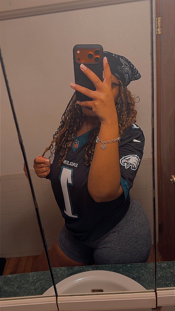 _briwarren's tweet photo. GO BIRDS DH!! #flyeaglesfly https://t.co/8Xf3n3oWwu