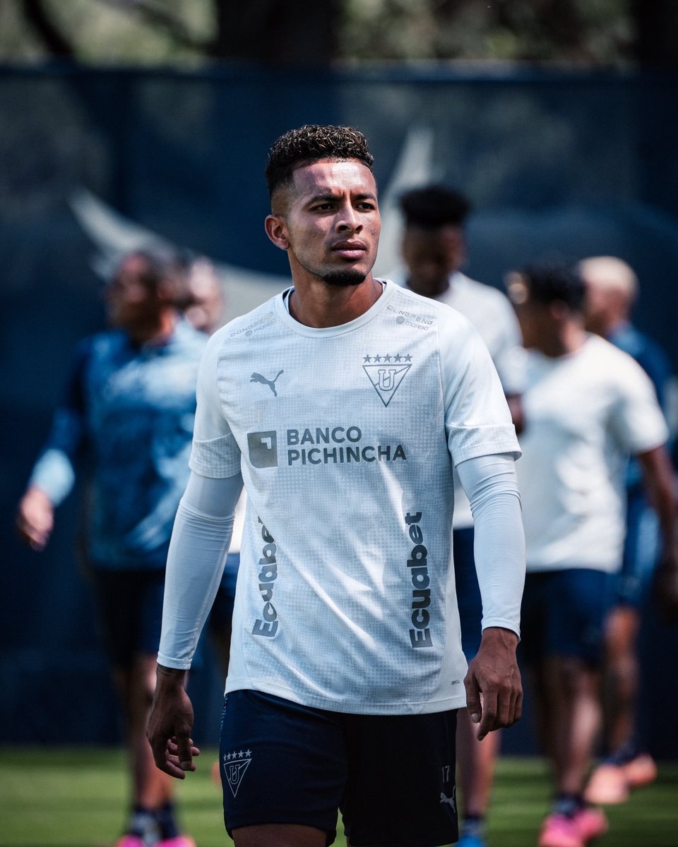 LDU_Oficial's tweet photo. Turno de la mañana ✅

Vamos LIGA ⚪️🔴 https://t.co/8y4UZh4rac