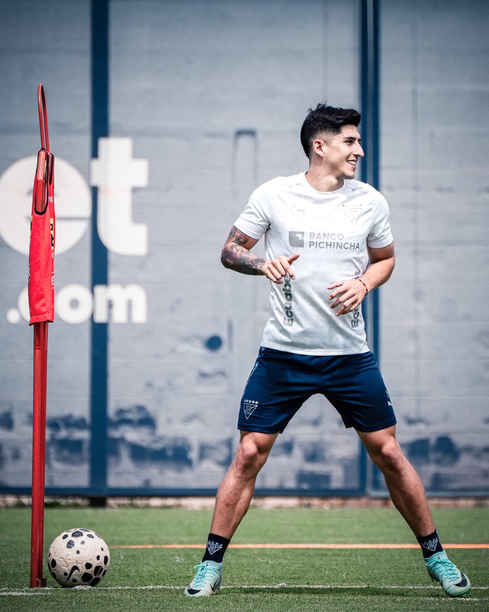 LDU_Oficial's tweet photo. Turno de la mañana ✅

Vamos LIGA ⚪️🔴 https://t.co/8y4UZh4rac