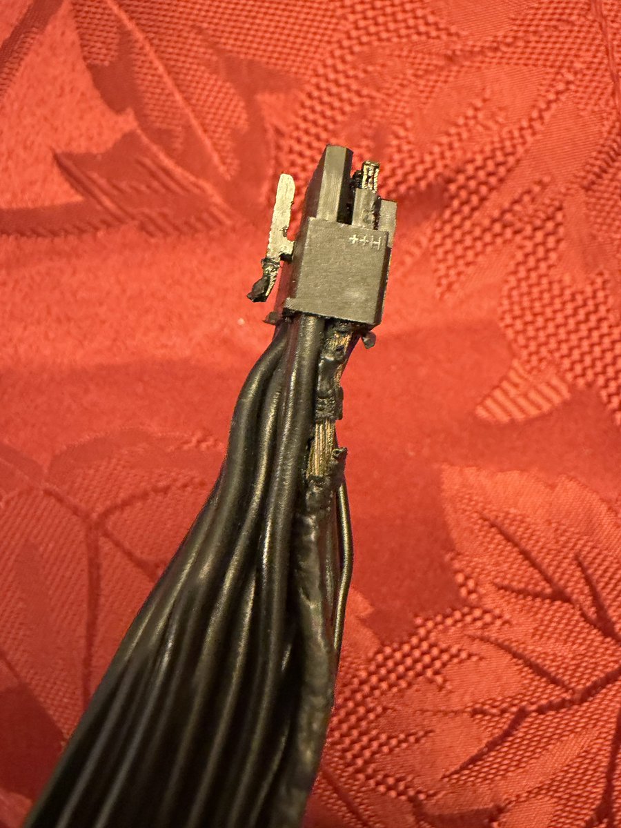 RandomGourd's tweet photo. @Pirat_Nation Same issue just recently but with my PNY RTX 5090. They of course denied me. This thing is a Fire Hazard. https://t.co/k6MzFOeuRv