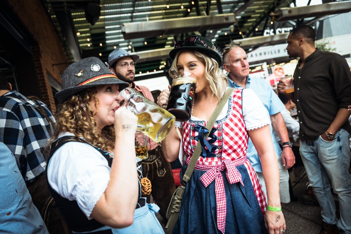 nashlifestyles's tweet photo. 🍺Prost, Nashville! Oktoberfest season is officially on tap THIS WEEKEND. From stein-holding contests and to beer gardens, bratwurst, &amp; the city's biggest German-inspired festival, we've rounded up the can't-miss spots to celebrate starting Thursday. https://t.co/8uaIcEmJAB https://t.co/lbrdQTHG3u