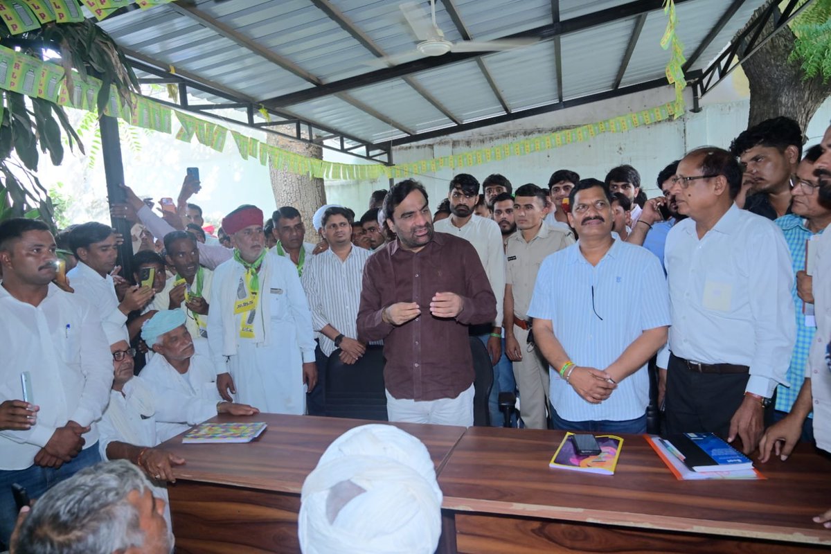 RLPINDIAorg's tweet photo. राष्ट्रीय लोकतांत्रिक पार्टी के सुप्रीमों व नागौर सांसद श्री @hanumanbeniwal जी ने आज जयपुर स्थित आवास पर पार्टी परिवार के सदस्यों के साथ आगामी पंचायती राज चुनावों को लेकर संवाद किया| https://t.co/CEKb4sbgBP
