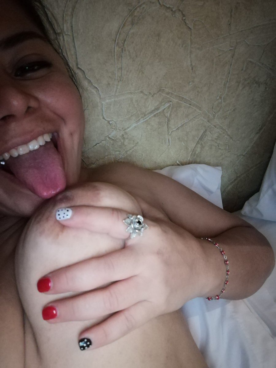 fer50709232's tweet photo. Un seguidor nos comparte a su tía que tiene unas chichotas deliciosa y es una putita caliente de #puebla #tia #incesto #sobrino #hotwife #milf #amorfilial #incestomexico #incest https://t.co/avXkUIsxPn