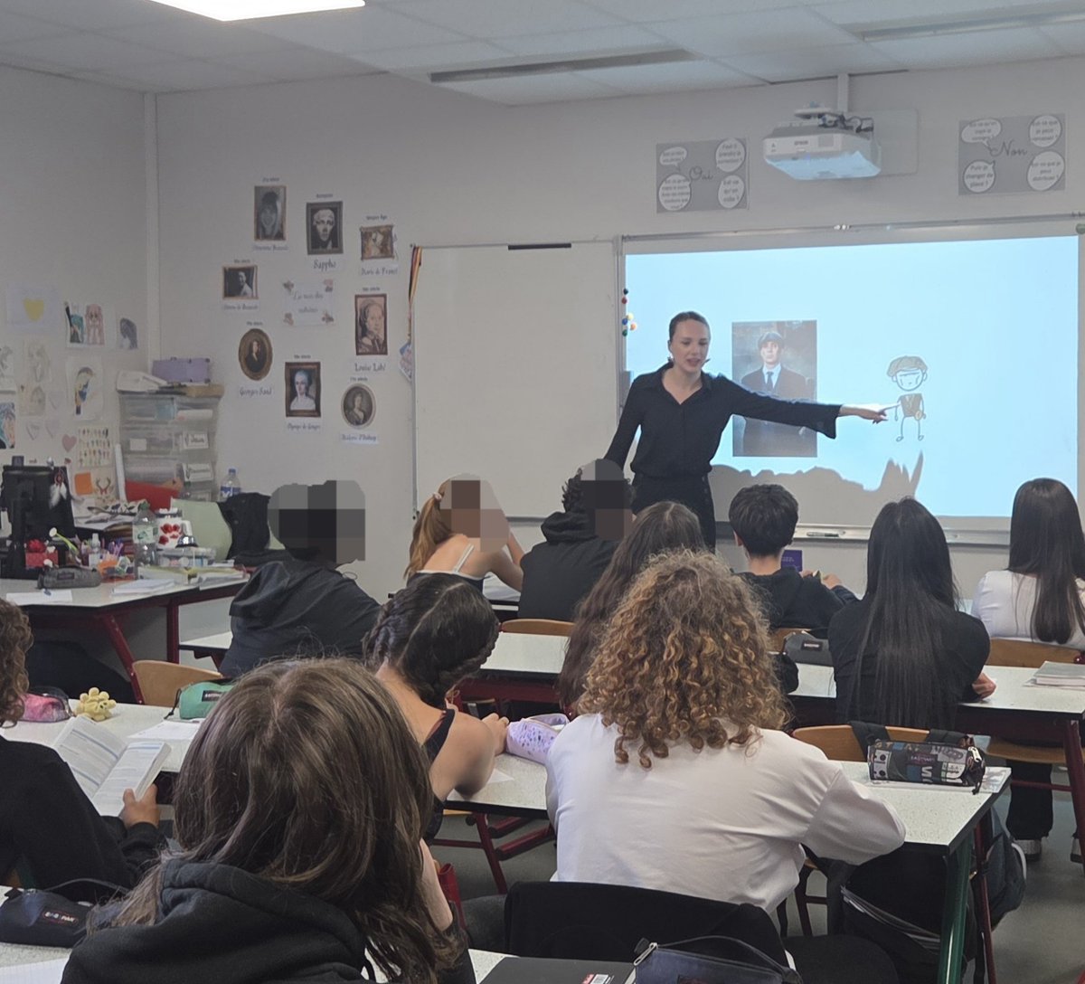 HalougiL's tweet photo. #Calculottées : c'est parti !
 
Après avoir travaillé sur les Culottées, de @penelopeb , les élèves ont participé aujourd'hui à leur premier atelier avec @judithlorne , illustratrice scientifique.

Ils ont découvert les origines de la bande dessinée et de la BD scientifique, puis appris à identifier des points clés pour construire leur personnage.

Prochaines étapes : ils vont apprendre à pitcher un documentaire scientifique lors du  festival Pariscience , puis démarrer les interviews... et ça va commencer très très fort 🎤 (je vous en dirai plus très vite ! )

#FillesEtMaths #égalité #rolesmodeles #BD