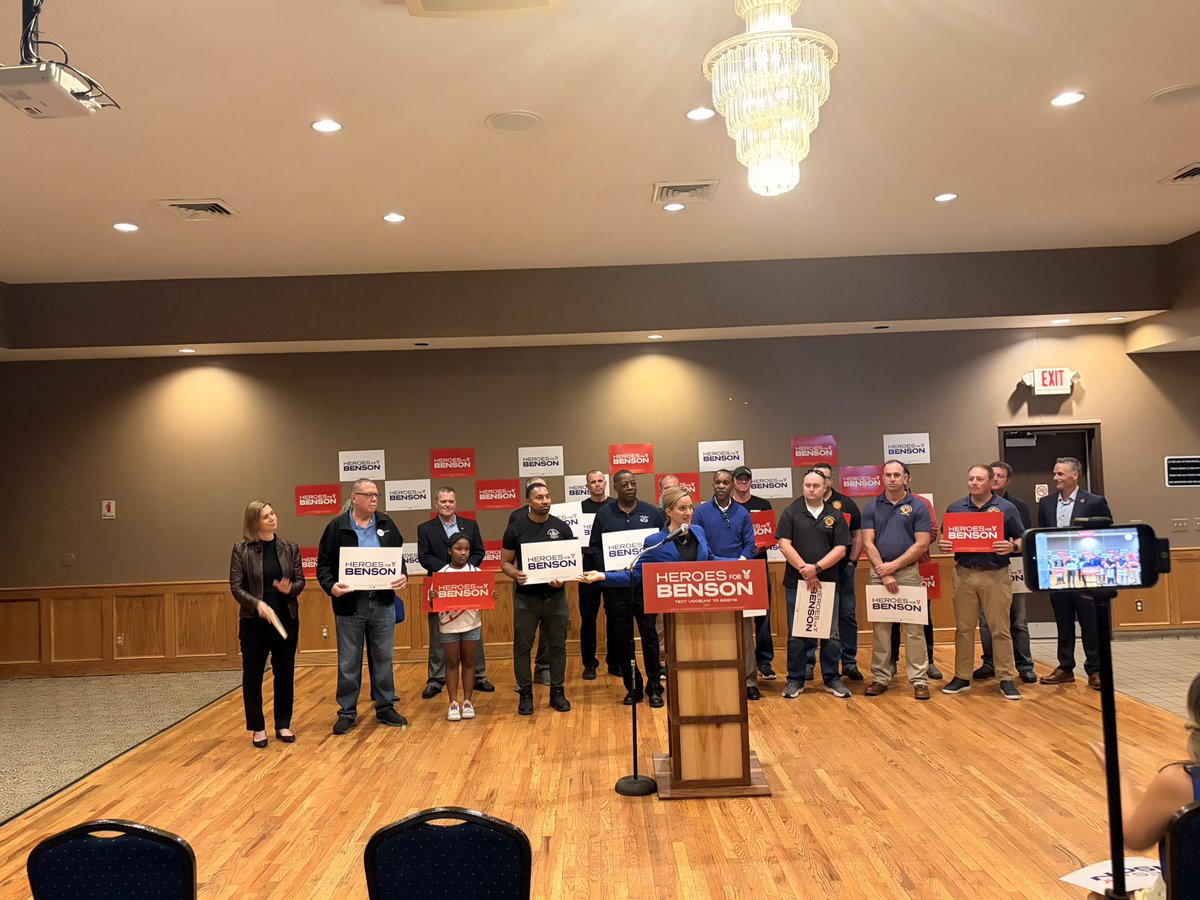SamanthaShriber's tweet photo. Interesting venue dynamics today: Dem nominee for governor Jocelyn Benson launched her “Heroes for Benson” coalition at a Warren Fraternal Order of Police building. 

But the MI FOP endorsed her opponent, Republican John James, and his sign was outside. https://t.co/BMXtOPZtCs