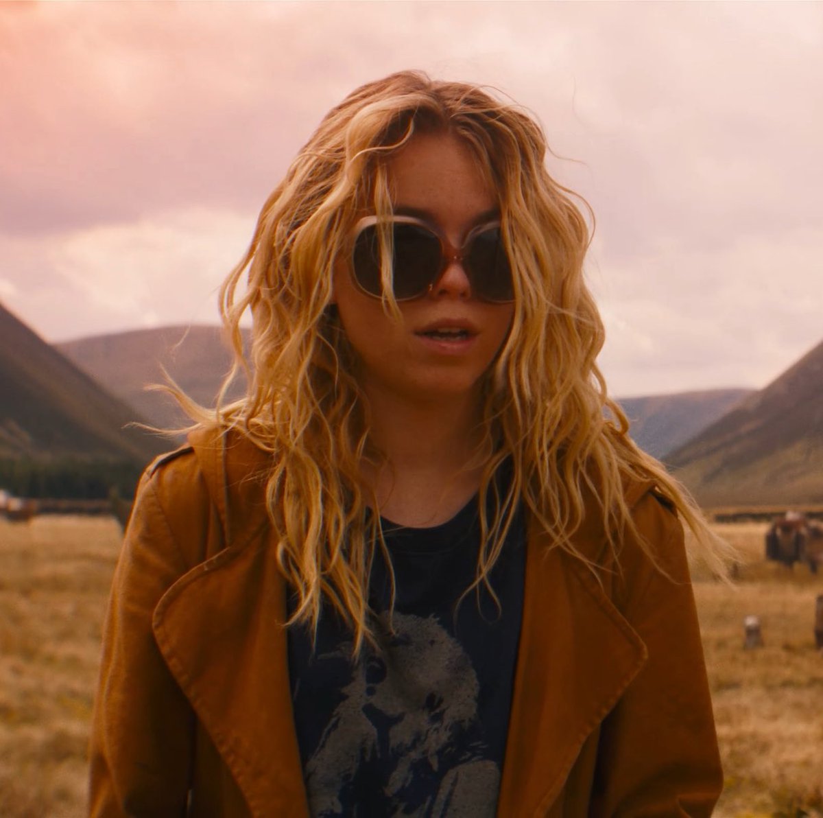 kendramerced's tweet photo. blonde and messy hair superheroes, i love you https://t.co/IZMFlsfAH2