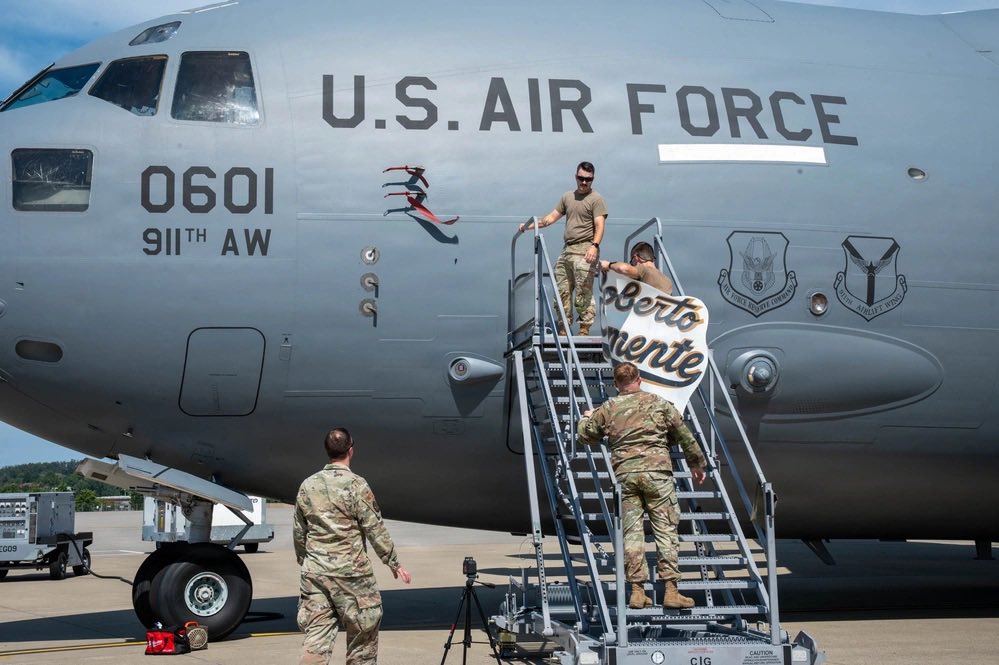 GoldenDomeAv's tweet photo. New livery in the works. #Clemente #Retire21 #MSFS #C17 https://t.co/u0ANXkKWy7