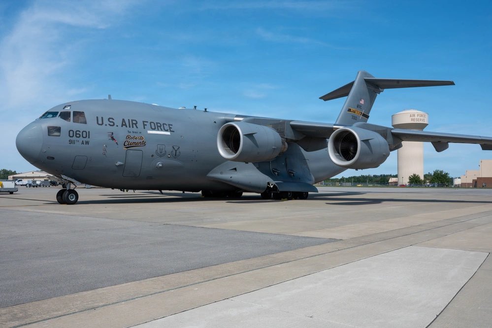 GoldenDomeAv's tweet photo. New livery in the works. #Clemente #Retire21 #MSFS #C17 https://t.co/u0ANXkKWy7