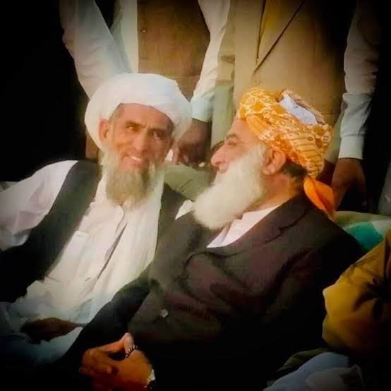 sherkhhan's tweet photo. حضرت مولانا محمد حنیفؒ جمعیتہ علماء اسلام کے ایک مخلص، باکردار اور نظریاتی رہنما تھے۔ آپ کا تعلق ضلع چمن سے تھا اور آپ نے اپنی زندگی دینِ اسلام، دینی اقدار اور جمعیت کے نظریاتی مشن کے لیے وقف کر دی تھی

رب کریم آگے کی منزلیں آسان فرمائے 
اور جنت فردوس میں اعلی مقام عطا فرمائے 
آمین ثمہ آمین یا رب العالمین 🤲 
#یوم_شہادت_مولانامحمدحنیف