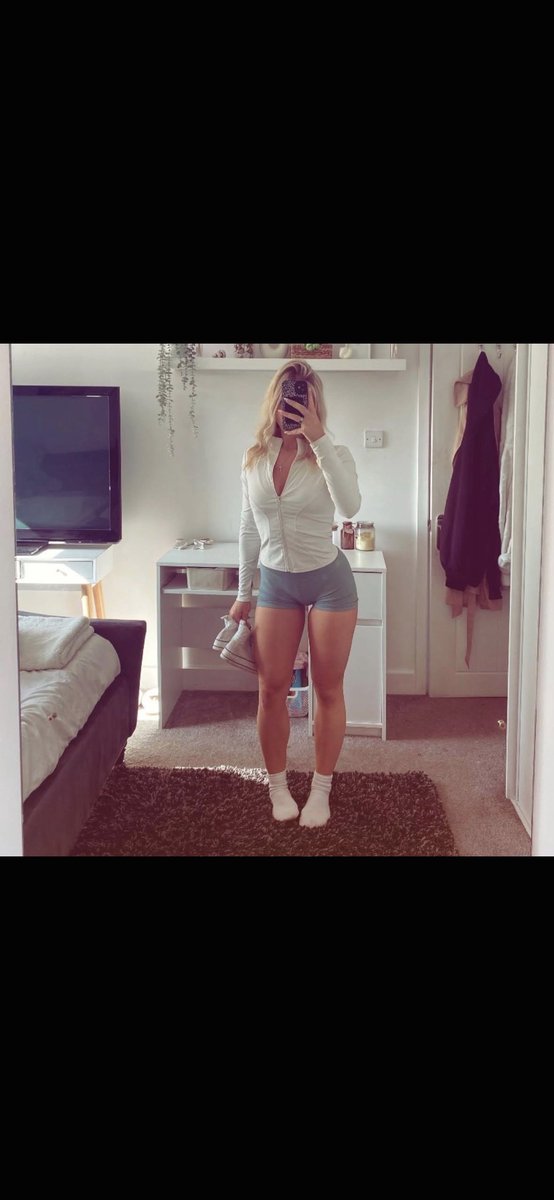 irl_exposer_2's tweet photo. Isobelle 22 submitted by her school friend https://t.co/rA7Wj5eV6Z