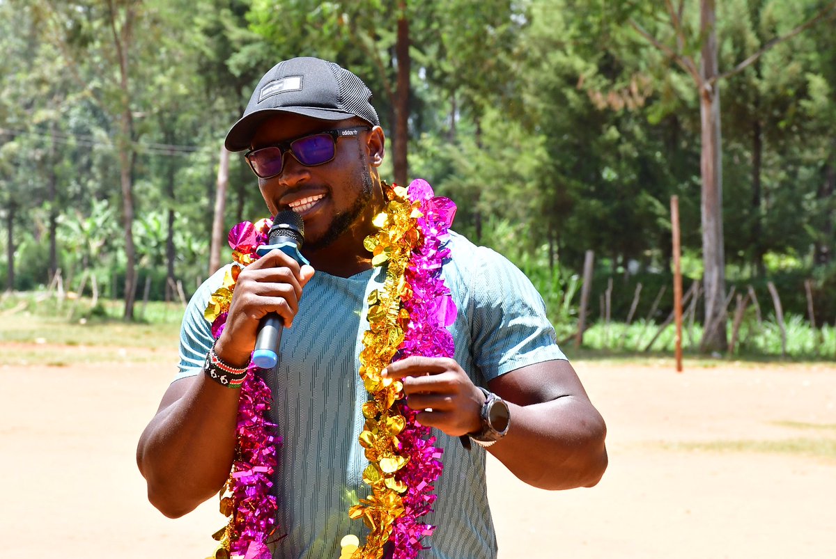 _omanyalaF's tweet photo. Back to where the dream began. ❤️🏃🏾‍♂️

The Omanyala Sprints Club tour stopped at Milele FYM Primary &amp; Senior School, just 5km from where Ferdinand Omanyala was born and raised.

His mother, Adelaide Omurwa, joined him, making the homecoming even more special.
@Ferdiomanyala https://t.co/GNUFVODGgh