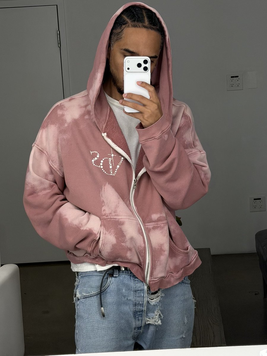 NeffGotNext's tweet photo. Sunday stroll 🍓 https://t.co/2gw8Kochgl