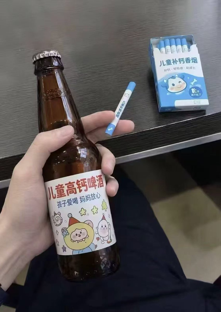 jiangjiangling's tweet photo. 抽根烟喝瓶啤酒准备睡觉了(‐＾▽＾‐)🍺 https://t.co/0avjMBF5D7