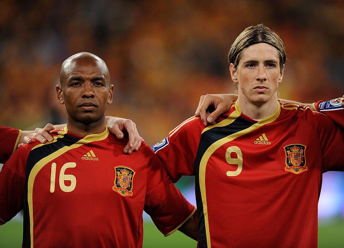 BigFrman's tweet photo. Kids today won't understand how good the guy beside Fernando Torres was. https://t.co/hN1FrFdfSk