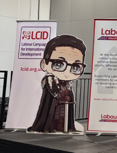 wiliband_'s tweet photo. Is that a giant chibi Andy Burnham king of the north https://t.co/EZT4KbcTTd