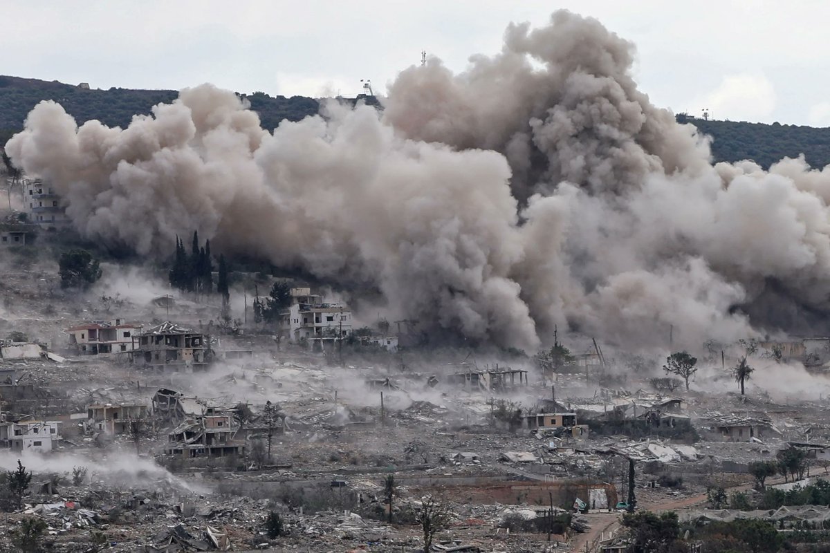 AJEnglish's tweet photo. Israeli forces have fired artillery shells towards al-Mabarrat school in the town of Khiam in southern Lebanon, according to the country’s National News Agency (NNA).

🔴 LIVE updates: https://t.co/zs27BEFthx https://t.co/WW6WqcSARi