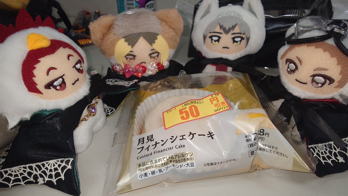 moonlightjelly's tweet photo. 🍫「3日間の夜勤の楽しみダイジェストその1だよ☆」
🎮「ふぃなんしぇけーきおれすき」
🇷🇺「桃ごろごろ半玉のヨーグルトも美味かったな」
🌾「どれもこれも美味かった。月見マフィンも美味かったしな」

 #うちのちみけも https://t.co/qJZeBZXUIt