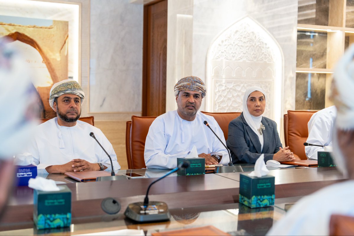 Rikanoman's tweet photo. جانب من لقاء المؤسسة بسعادة الشيخ محمود بن راشد السعدي المكلف بتسيير أعمال محافظ الداخلية وأصحاب السعادة الولاة بالمحافظة للتعريف بأهداف المؤسسة وآلية اختيار المشاريع والتعرف عن قرب على أولويات المحافظة من مشاريع تنموية تخدم المجتمع .

#رِكان_الانسان 
Today , we met with His Excellency Sheikh Mahmoud bin Rashid Al Saadi, Acting Governor of Ad Dakhiliyah, and Their Excellencies the Walis of the governorate. The meeting introduced the Foundation's objectives and how it selects projects, and gave the Foundation a closer look at the governorate's priorities for development projects that serve the community.

#Rikanforpeople
