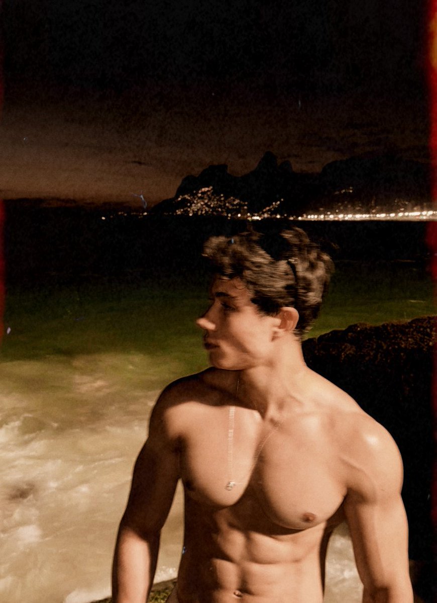 CAS0DEAMOR's tweet photo. ⠀᭥    💪マ.          ⠀ ー  Eu adoro o mar,
   &amp; vocês? https://t.co/zDiKi0ojEu