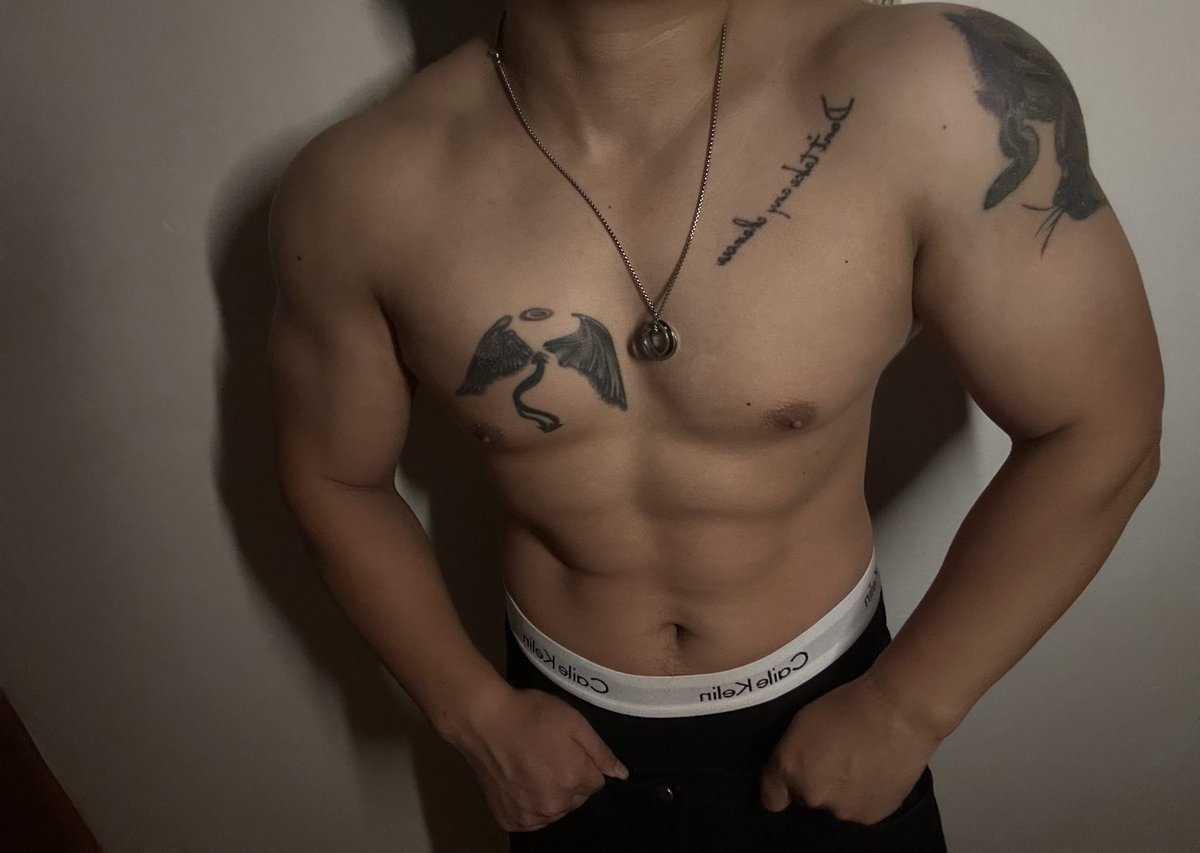 Zackzhenzhang's tweet photo. #淫妻 #单男 #肌肉男 #绿奴 #打装机  #狗 

不知道你的屁股能不能扛住这一巴掌 https://t.co/oY50RreJQG